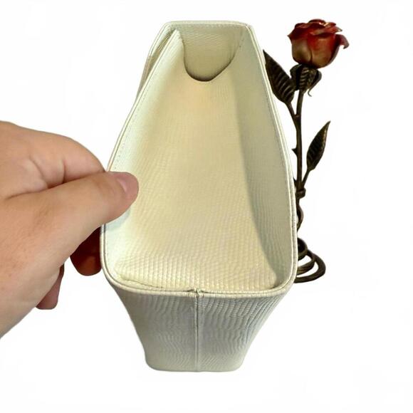 AUTHENTIC Vintage Salvatore Ferragamo White Crossbody Bag Full Inclusion-EUC - Picture 3 of 9